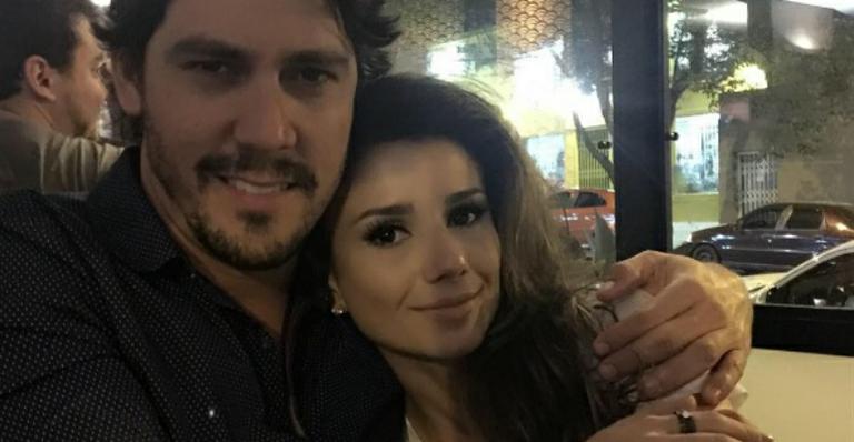 Paula Fernandes celebra aniversário de 32 anos com o namorado: “Amo”