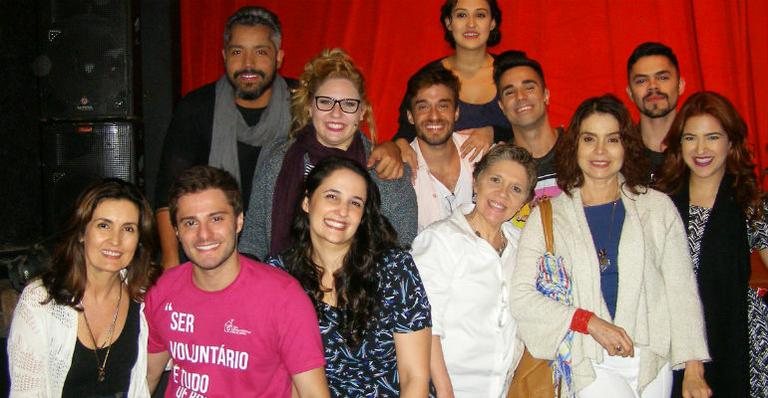 Fátima Bernardes prestigia espetáculo no Rio de Janeiro