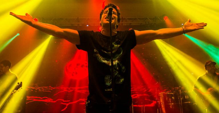 Thiago Martins faz show especial em festa no interior de São Paulo