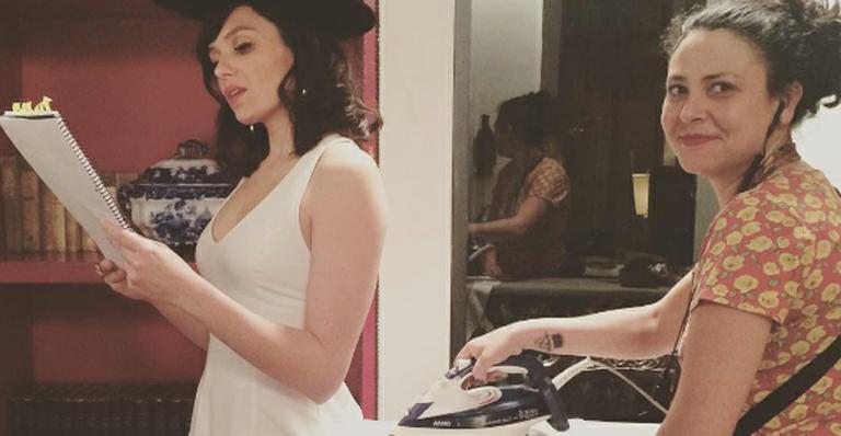 Monica Iozzi mostra foto divertida nos bastidores de ‘Vade Retro’