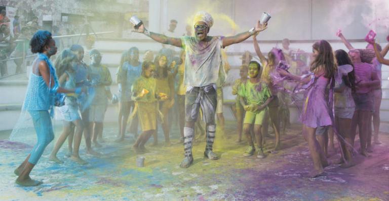 Carlinhos Brown grava clipe musical para o canal Gloob