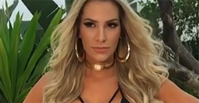 Seis meses após dar à luz, Adriana Sant’anna mostra corpo perfeito de biquíni