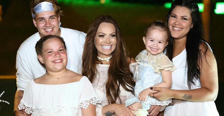 Solange Almeida comemora seus 42 anos em festão para 200 convidados