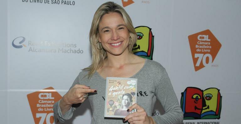Fernanda Gentil apresenta seu livro na Bienal de São Paulo