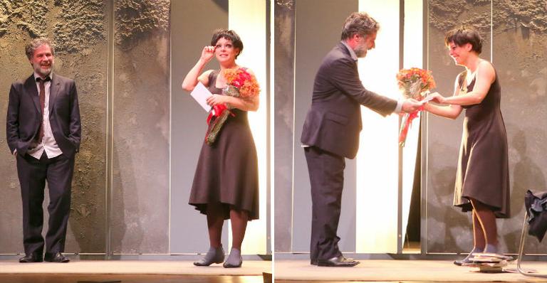 Regiane Alves comemora aniversário e recebe carinho no palco