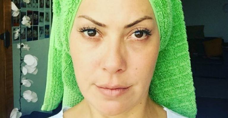 Fabíula Nascimento posa sem maquiagem e diz: “Me achei gata”