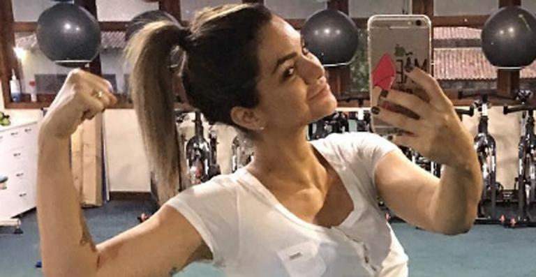 Kelly Key exibe sua barriguinha de 5 meses de gestação