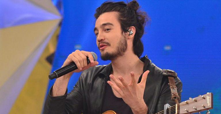 Tiago Iorc fala sobre a vida amorosa: “Estou avulso”