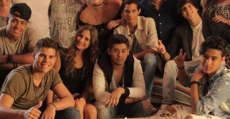 Zé Felipe lança novo clipe em parceria com o grupo latino CNCO