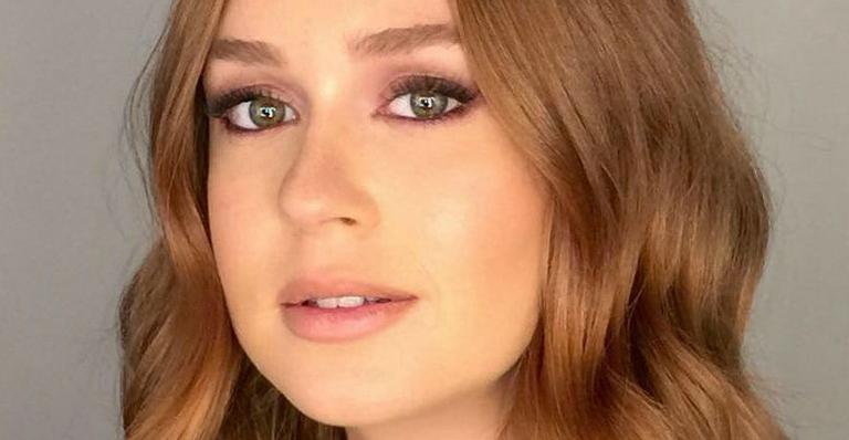 Marina Ruy Barbosa aparece só de biquiní e coleciona elogios