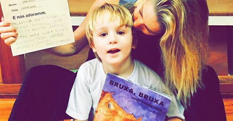 Danielle Winits vira contadora de histórias na escola do filho, Guy