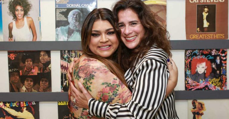 Com carinho de Lúcia Veríssimo, Preta Gil faz show em São Paulo