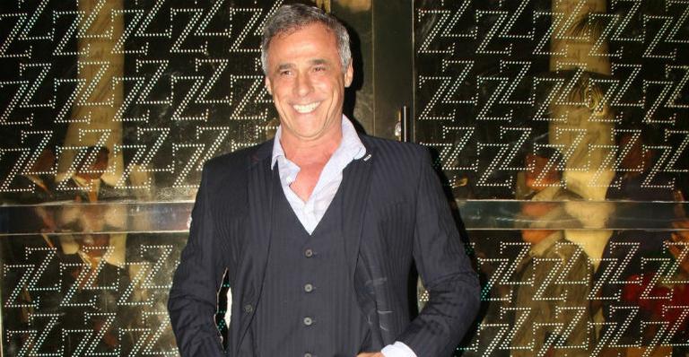 Oscar Magrini comemora 55 anos com festa vip no Rio de Janeiro