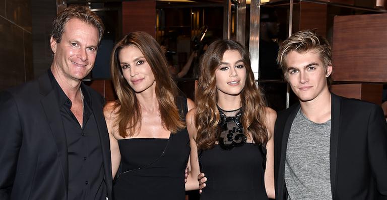 Filha de Cindy Crawford segue carreira da mãe e se destaca no mundo da moda