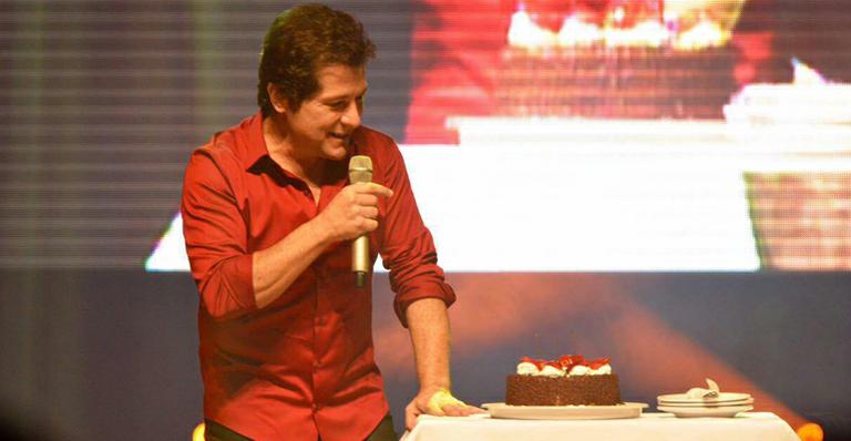 Daniel celebra os 48 anos ao lado dos fãs em show