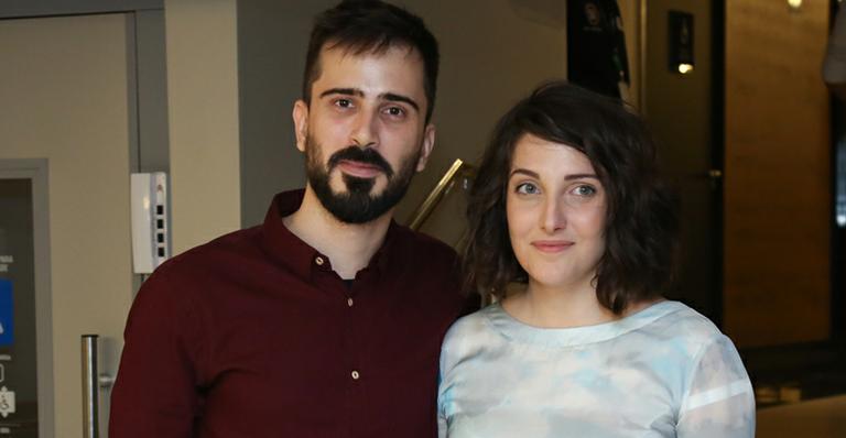 Clarice Falcão vai com novo namorado à pré-estreia de filme com Gregório Duvivier