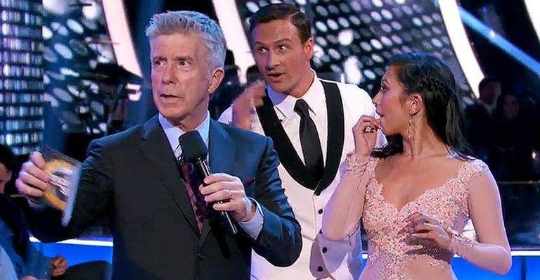 Em estreia na ‘Dança dos Famosos’ dos EUA, nadador Ryan Lochte é atacado por manifestantes