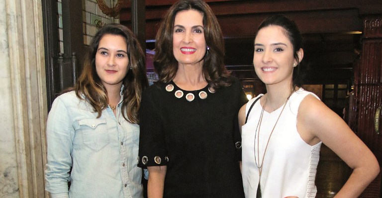 Filhas animam Fátima Bernardes após separação