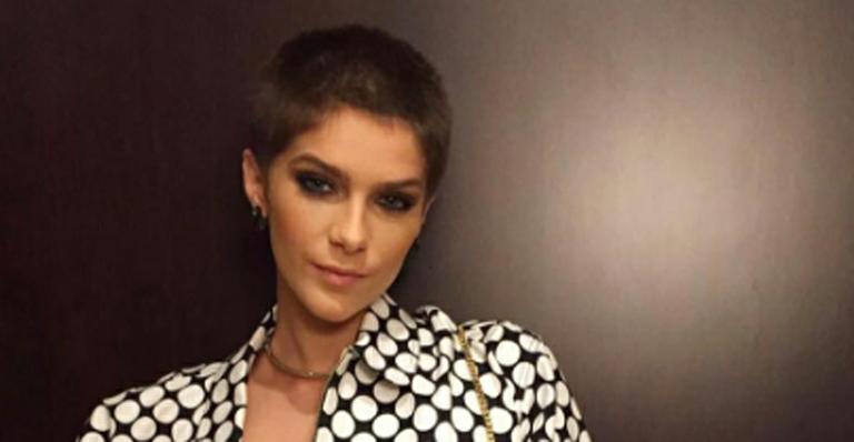 Isabella Santoni publica vídeo se divertindo em cachoeira