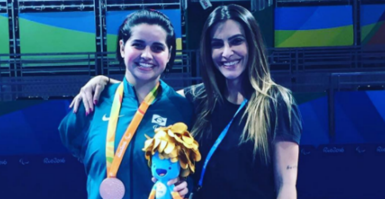 Cleo Pires tieta a atleta paralímpica Bruninha Alexandre