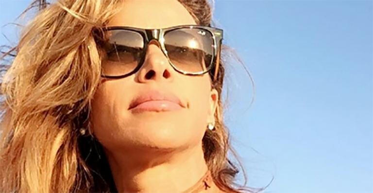 Aos 40, Dany Bananinha acorda cedo pra malhar e posa com a barriga de fora: ‘Carioca da gema’