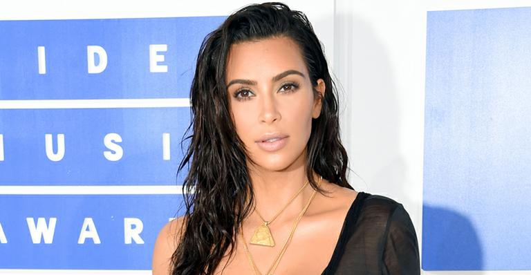 Kim Kardashian ganha anel de 20 quilates de diamante