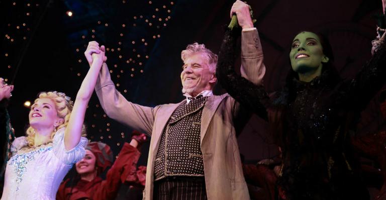 No papel do Mágico de Oz, Miguel Falabella participa do espetáculo musical “Wicked”