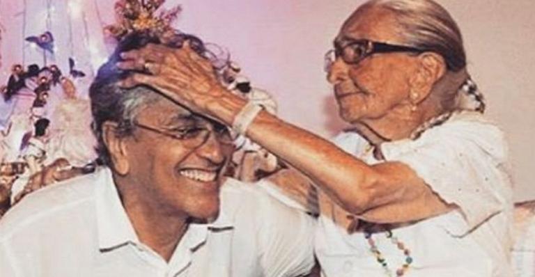 Caetano Veloso faz homenagem à mãe, Dona Canô, que faria 109 anos