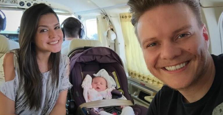 Thais Fersoza e Michel Teló viajam de jatinho pela primeira vez com a filha: “Estamos realizando um sonho”
