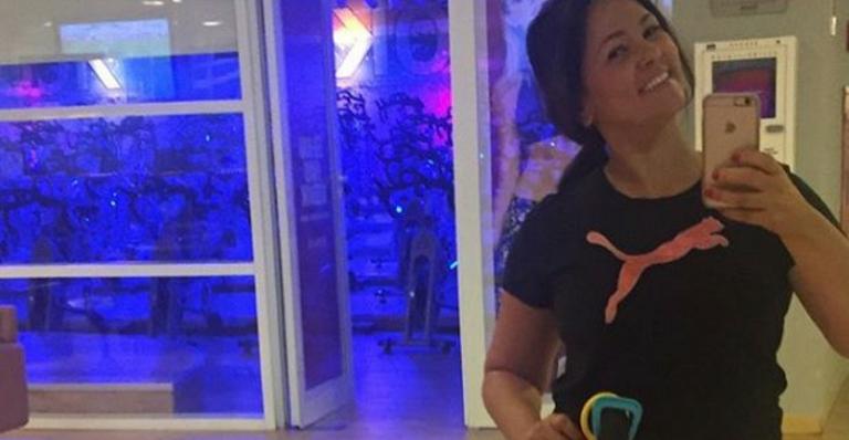 Suzana Alves posa com o filho e brinca: ‘A Tiazinha virou mamãezinha”