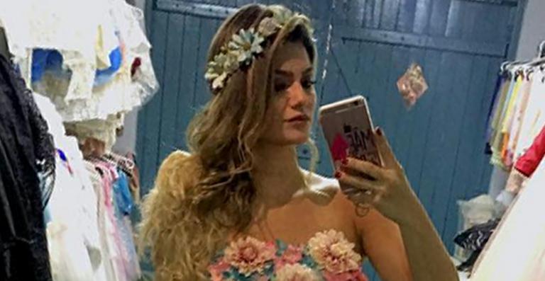 Kelly Key mostra seu look para ensaio de gestante