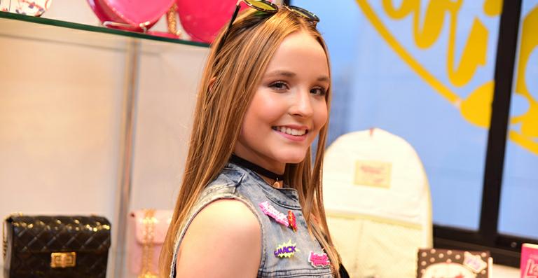 Larissa Manoela lança nova coleção de acessórios em São Paulo