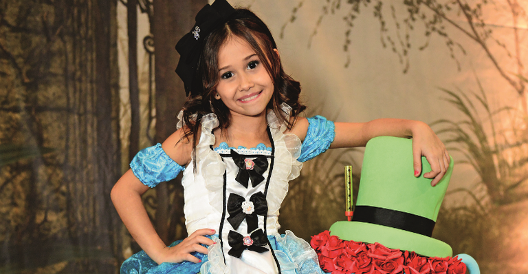 Nathalia Costa comemora seus 8 anos em festa temática