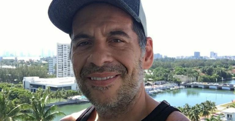 Leandro Hassum exibe braço musculoso e impressiona fãs: “Tá fininho, é outra pessoa”