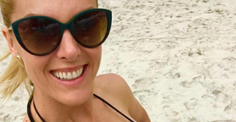 Ana Hickmann exibe corpo sarado em foto de biquíni