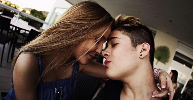 Larissa Manoela e João Guilherme contam como aconteceu o primeiro beijo