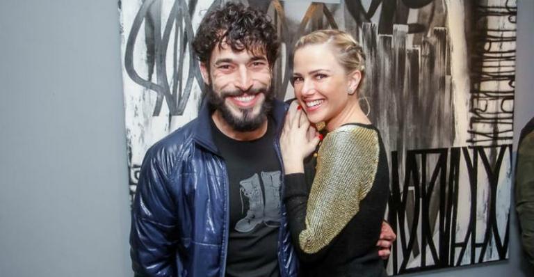 Natallia Rodrigues prestigia exposição de arte em São Paulo