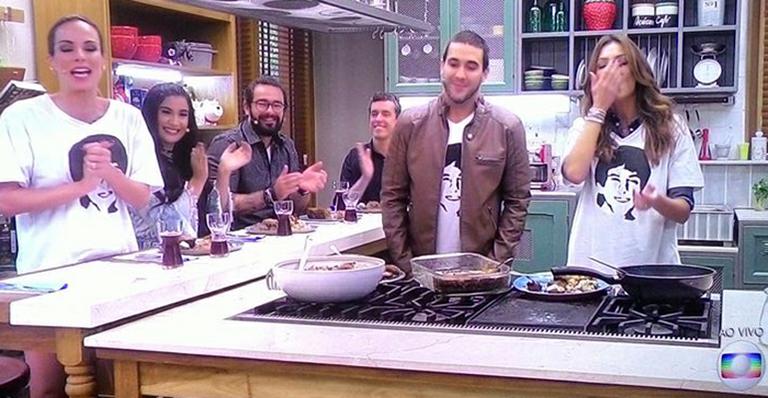 No ‘É de Casa’, apresentadores usam camiseta em homenagem ao filho de Cissa Guimarães
