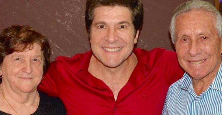 Daniel faz homenagem aos pais nas redes sociais