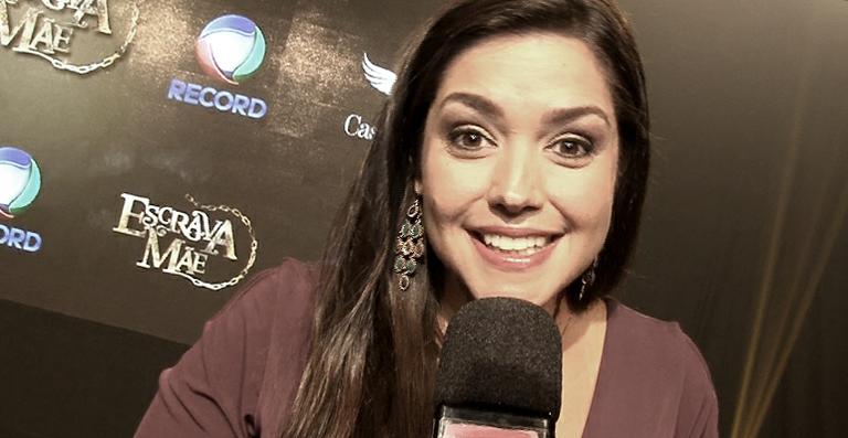 Thaís Fersoza parabeniza Record pelos seus 63 anos