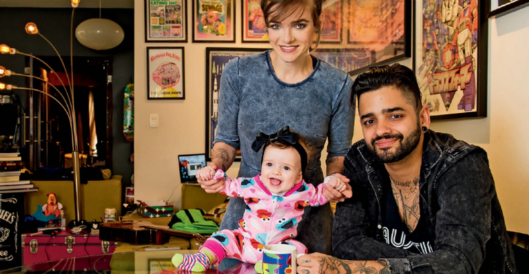 Lucas Silveira e Karen Jonz comemoram o primeiro ano da filha, Sky