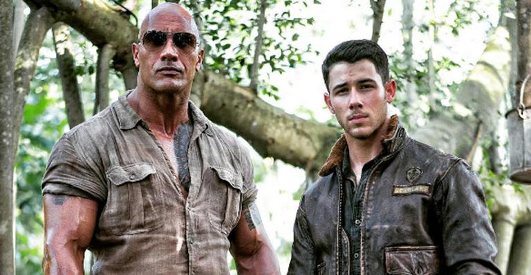 Dwayne Johnson mostra foto com Nick Jonas nos bastidores de Jumanji