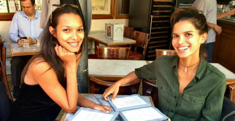 Laís Ribeiro e Raica Oliveira curtem viagem a Paris
