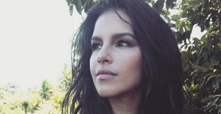Mariana Rios exibe cinturinha de pilão em foto de biquíni e fãs festejam: ‘A mais linda da Globo’