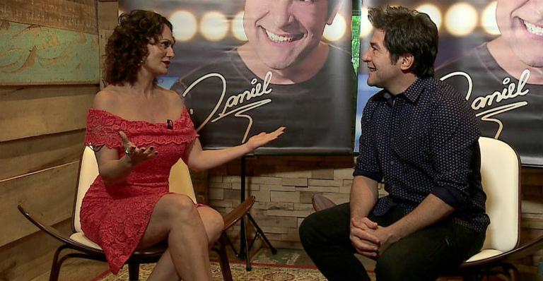 No ar, Daniel comenta seu romantismo com a amada, Aline Pádua