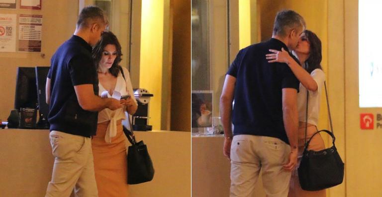 Otaviano Costa e Flávia Alessandra curtem noite a dois no cinema