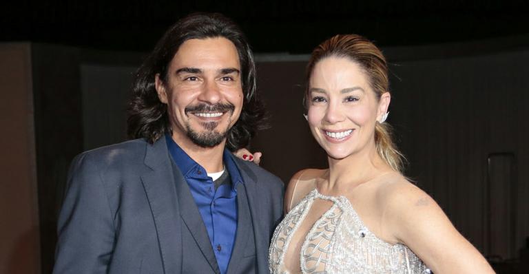 André Gonçalves prestigia Danielle Winitis em peça