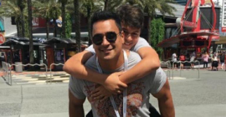 Xanddy se diverte com o filho e choca fãs: “O Victor está enorme!”