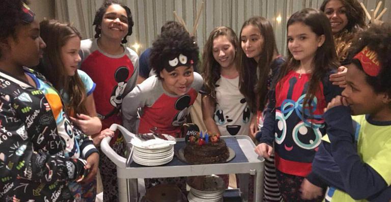 JP Rufino celebra seus 14 anos com festa do pijama