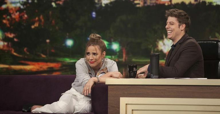 Na TV, Fábio Porchat liga para Sandy e pergunta sobre rivalidade com Wanessa Camargo